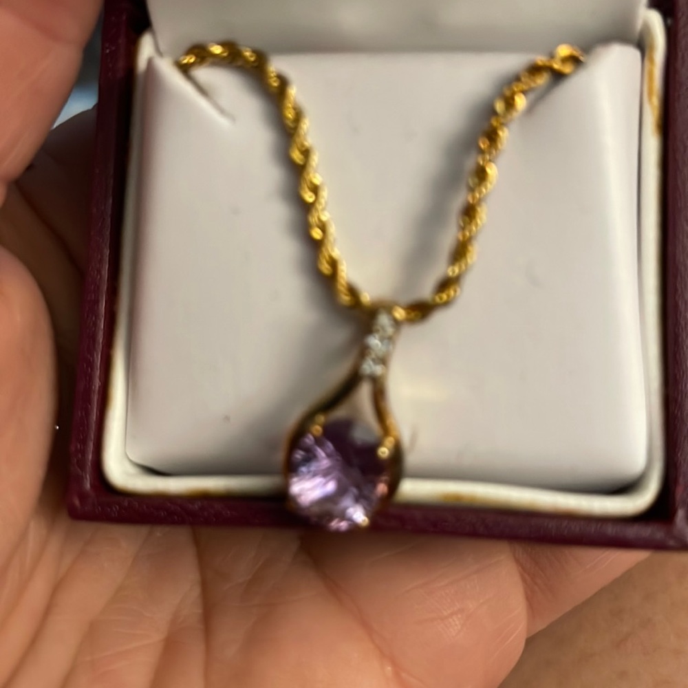 Amethyst/diamond necklace in yellow gold